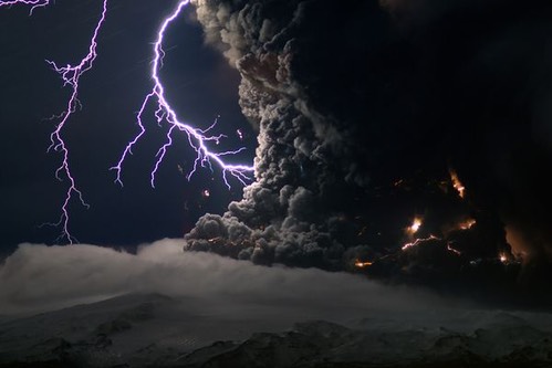 iceland-volcano-lightning-2_19114_600x450